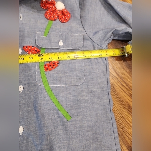 Vtg 70s Chambray Denim button down shirt with Patchwork flowers and butterfly - Picture 12 of 14